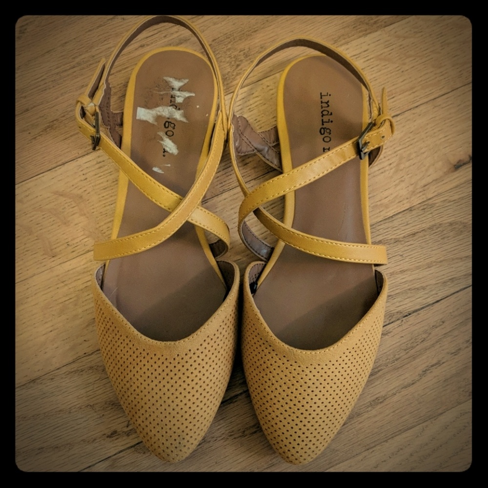 Mustard closed toe sandal